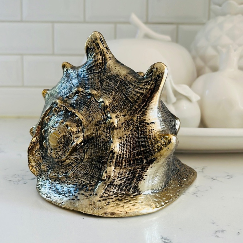 Place & Time Summer Small  Conch Shell Gold
